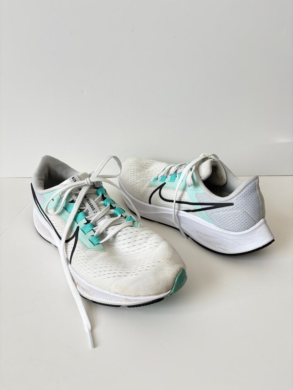 Nike Air Zoom Pegasus 38 Women’s 10 White Aurora Green Running Shoes CW7358-102